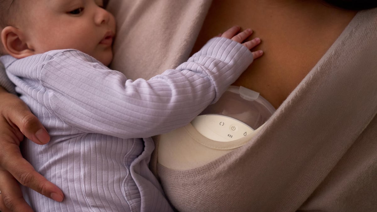 Mother expressing with the Philips Avent hands-free wearable breast pump